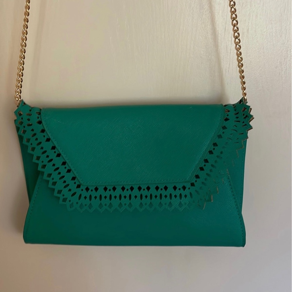 Green crossbody bag with gold chain